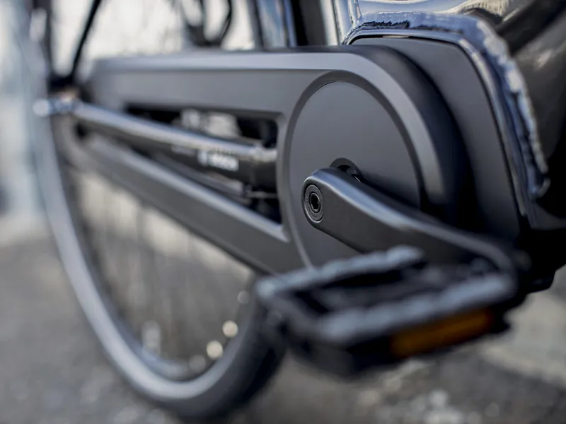 Trek District+ 4 400wh Lowstep Electric Hybrid Bike 2022 in Black-4